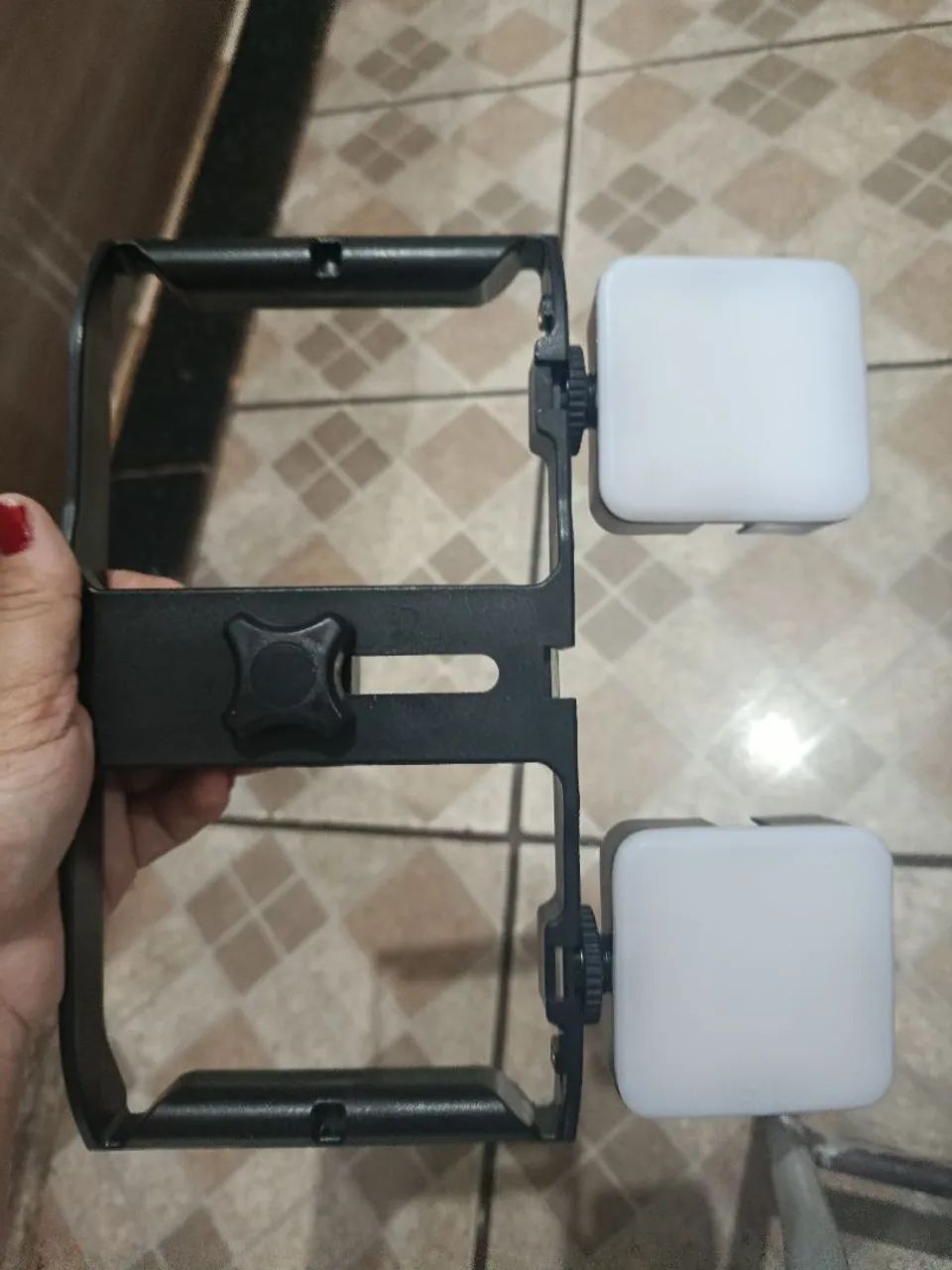 Estabilizador de celular com led - Foto 2