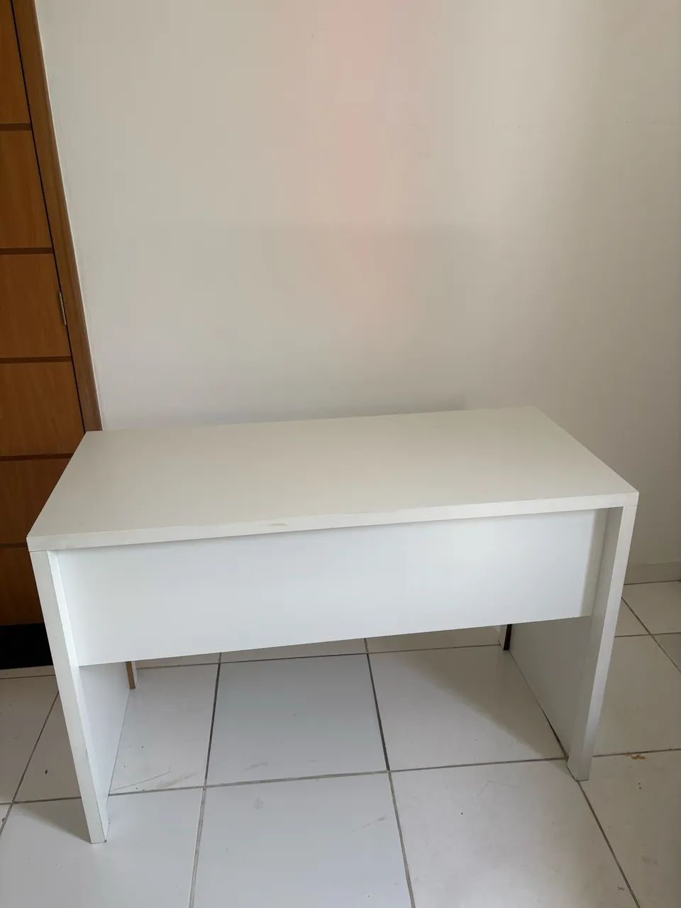 WHITE OFFICE DESK