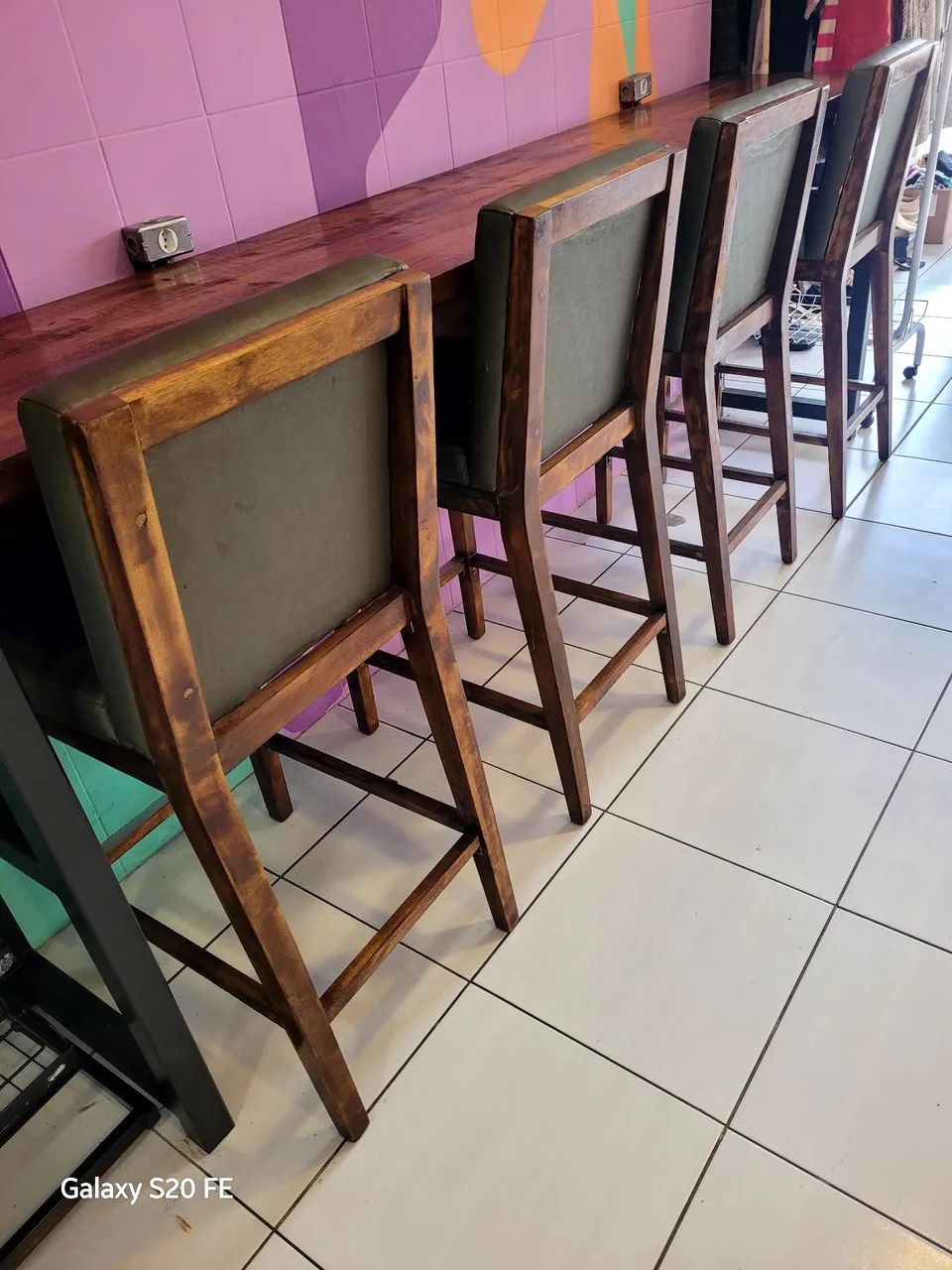 Balcão madeira macissa + Banquetas - Foto 2