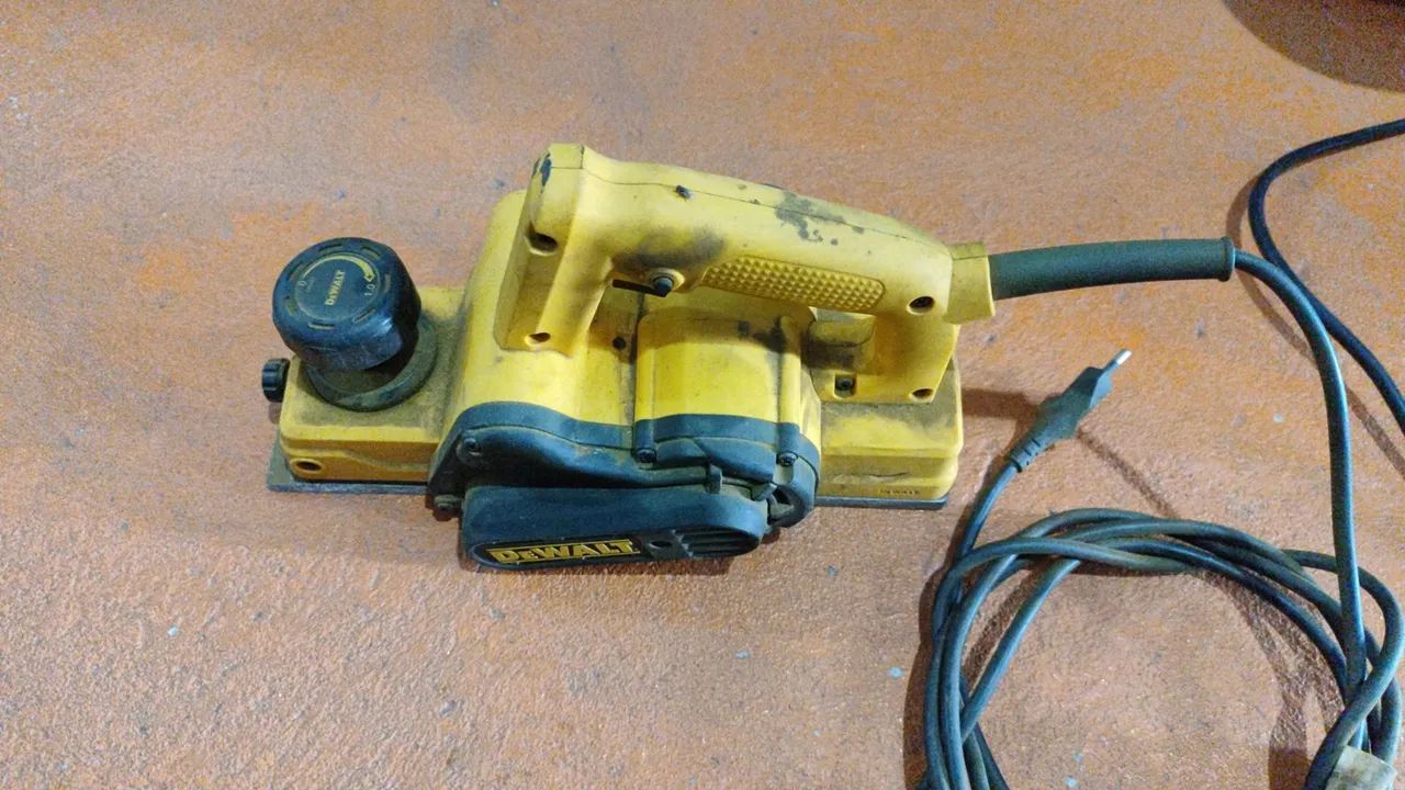 Plaina Dewalt 220 volts