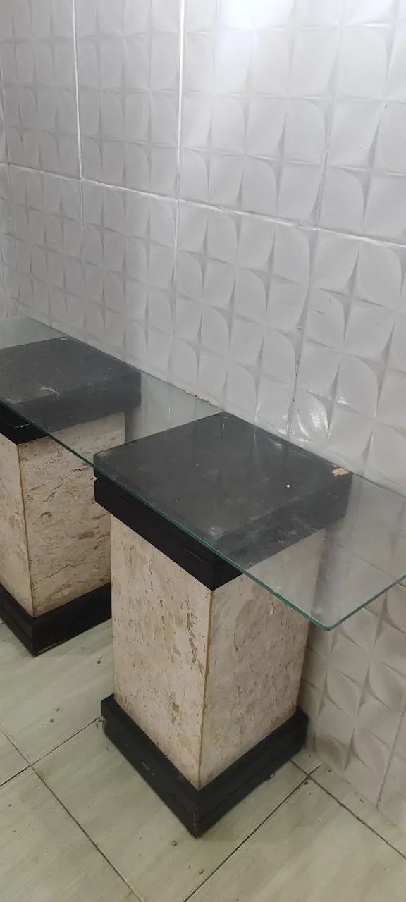 aparador de vidro com base em marmore 