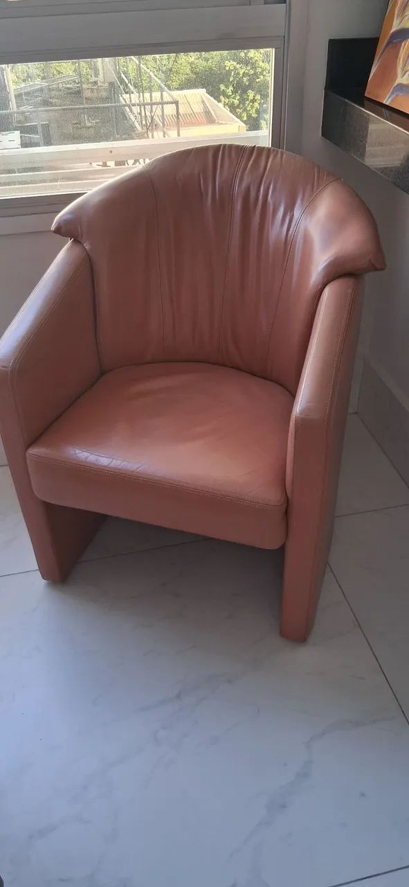 Poltrona de Couro Legítimo 