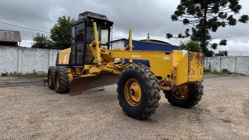Motoniveladora Komatsu GD 623a - 1997 - Otimo Estado - 100% operacional