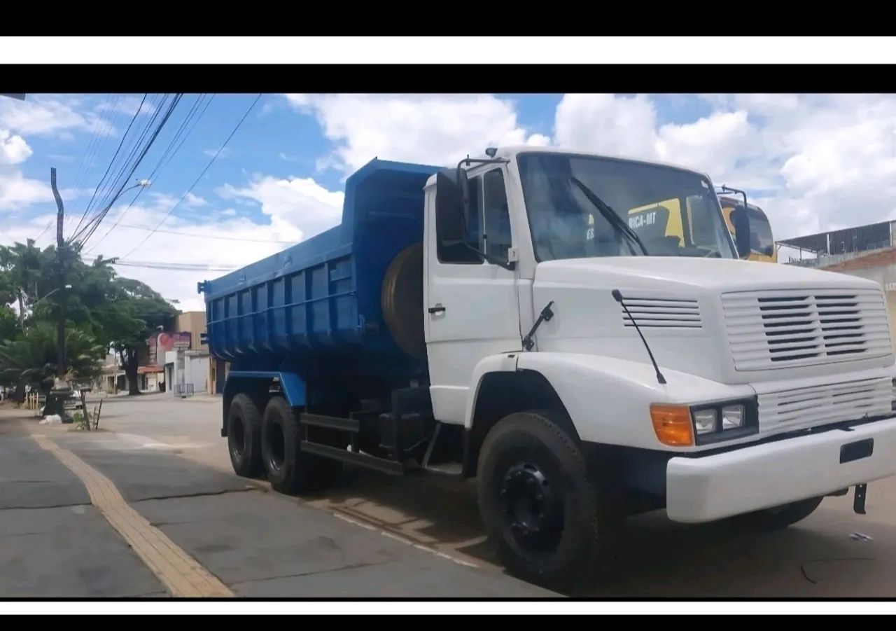 Caminhão caçamba traçado 
