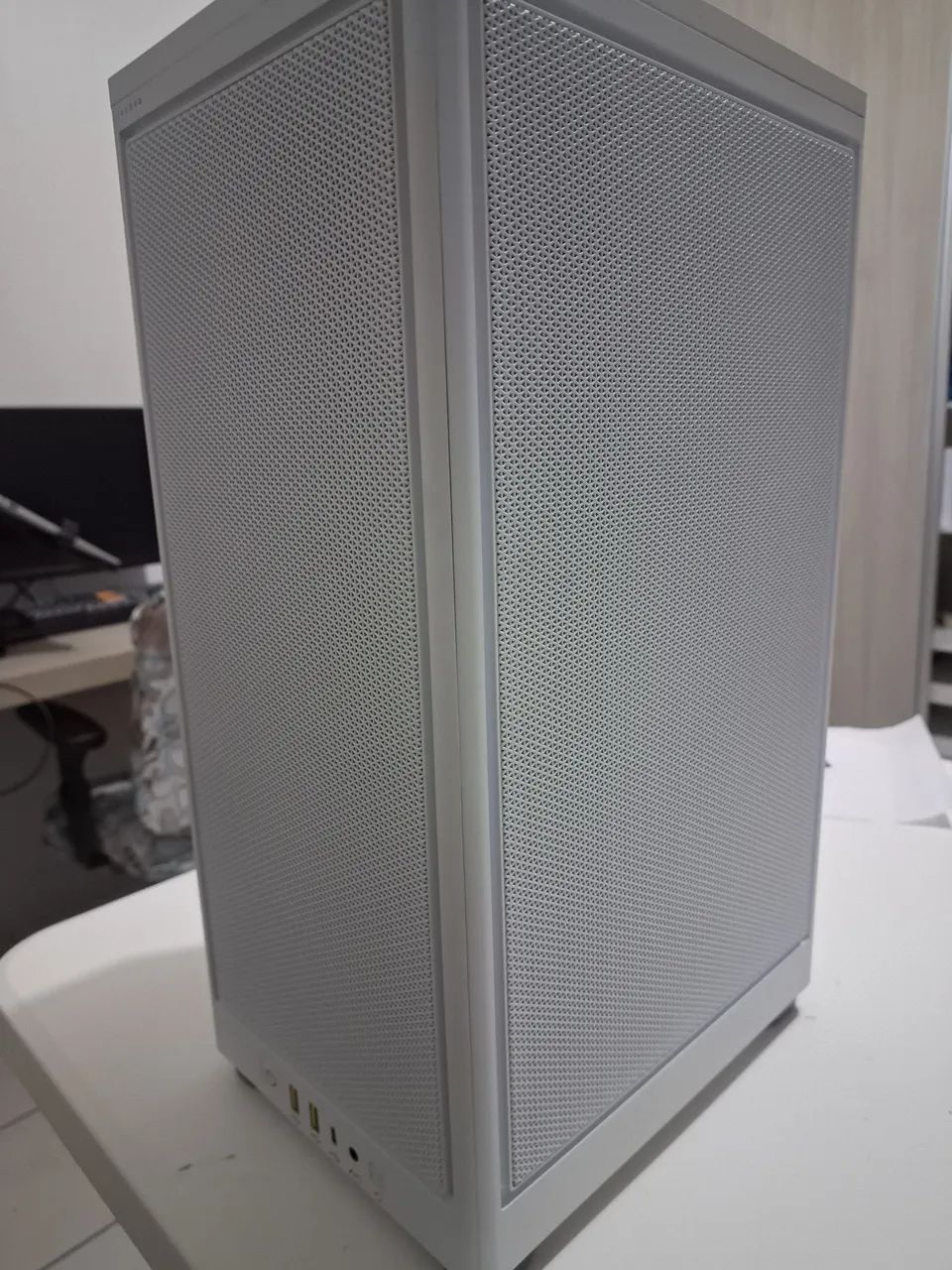 (LEIA) Desktop branco SFF/ITX AM5