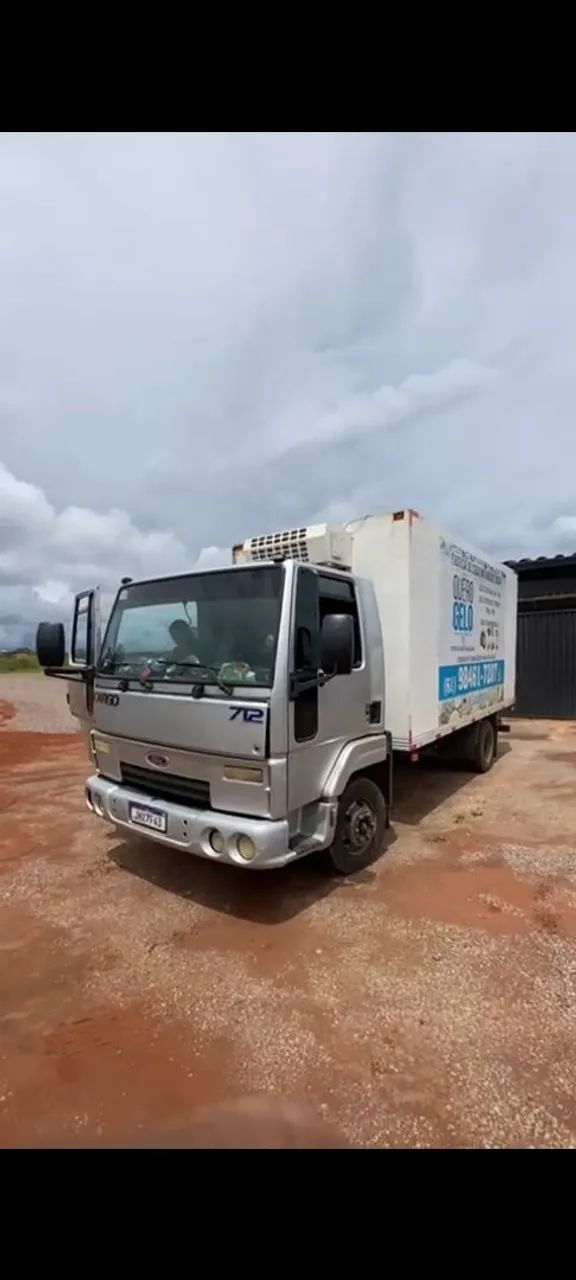 Caminhão Ford cargo 3/4 815 / 712 refrigerado baú  - Foto 4