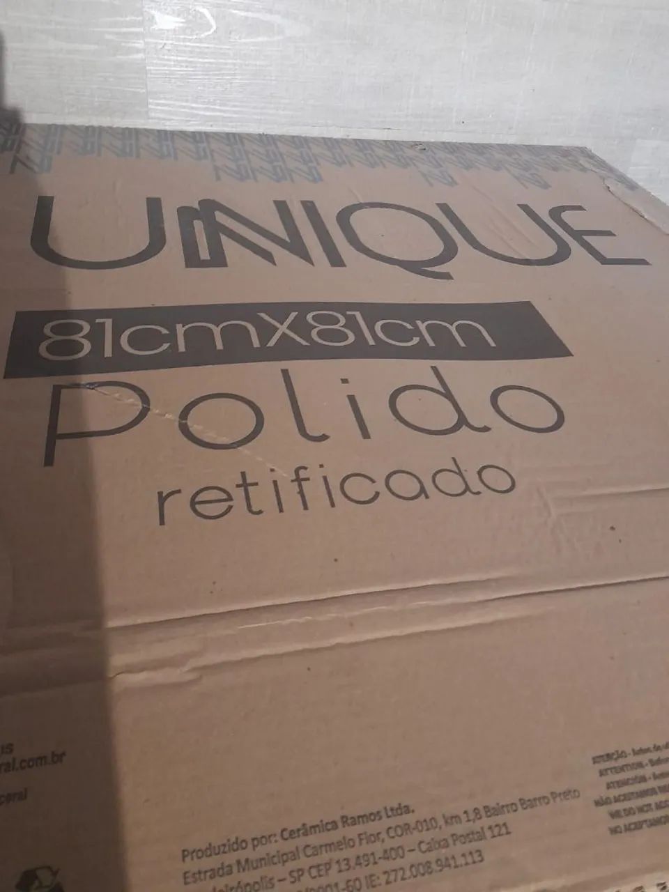 Piso de cerâmica estilo mármore escuro polido e retificado 81x81 - Foto 5