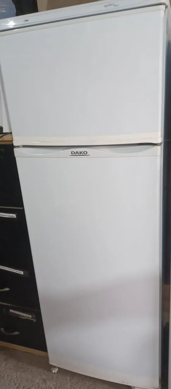 Geladeira dako, branca, duplex.
