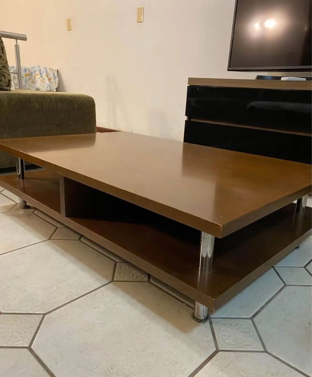 Barbada pra vender ! Sofá de canto e mesa de centro. 65082467928321125