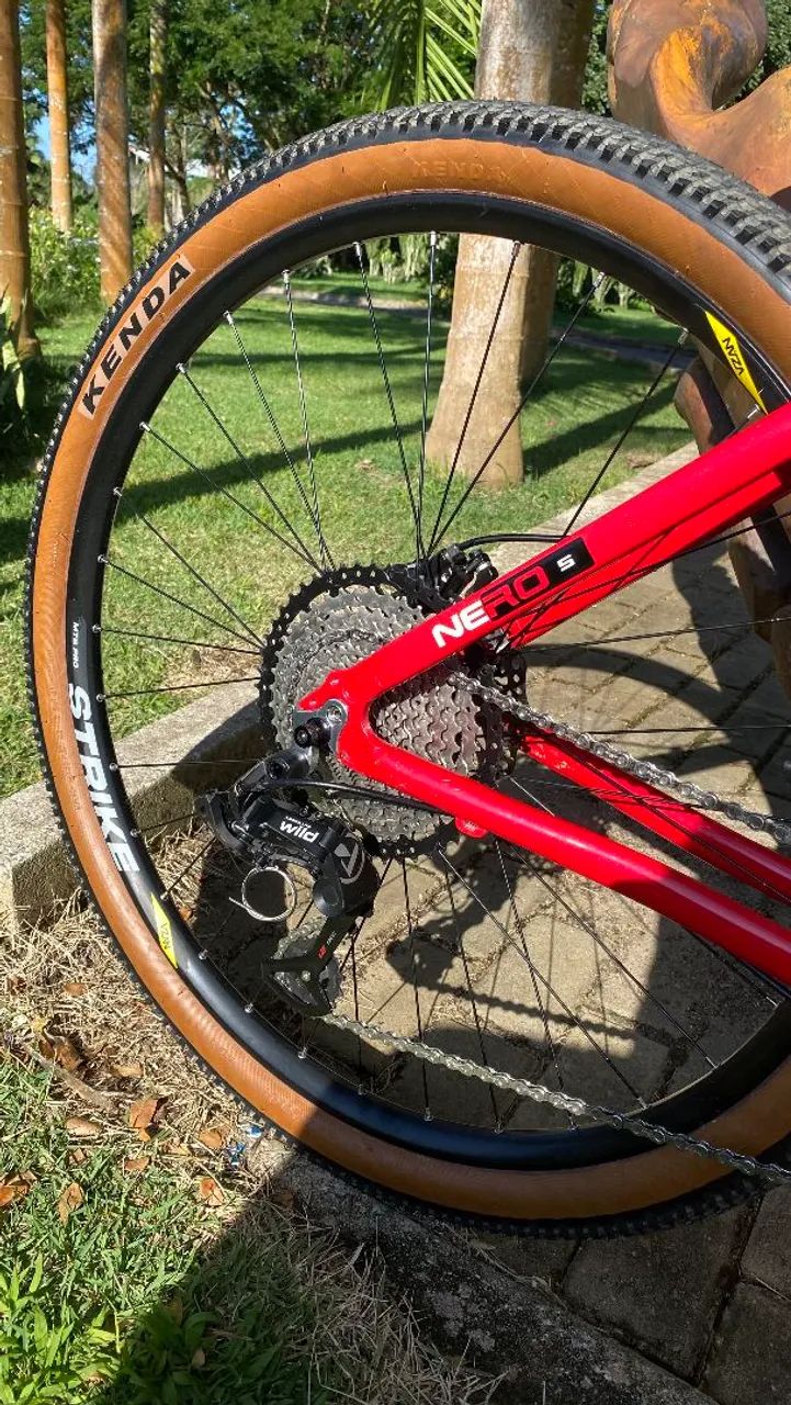 Bicicleta aro 29 Absolut nero5, impecável - Foto 3