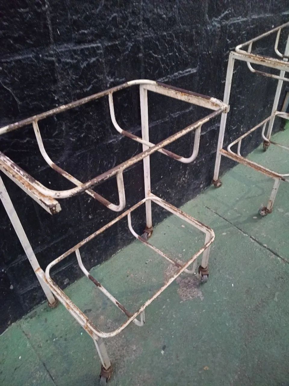 Mesa de ferro antiga 100 $ cada unidade  - Foto 5