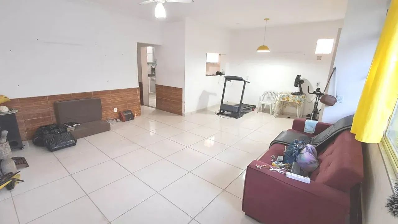 OPORTUNIDADE! CASA LINEAR AMPLA E AREJADA PARA ENTRAR E MORAR!