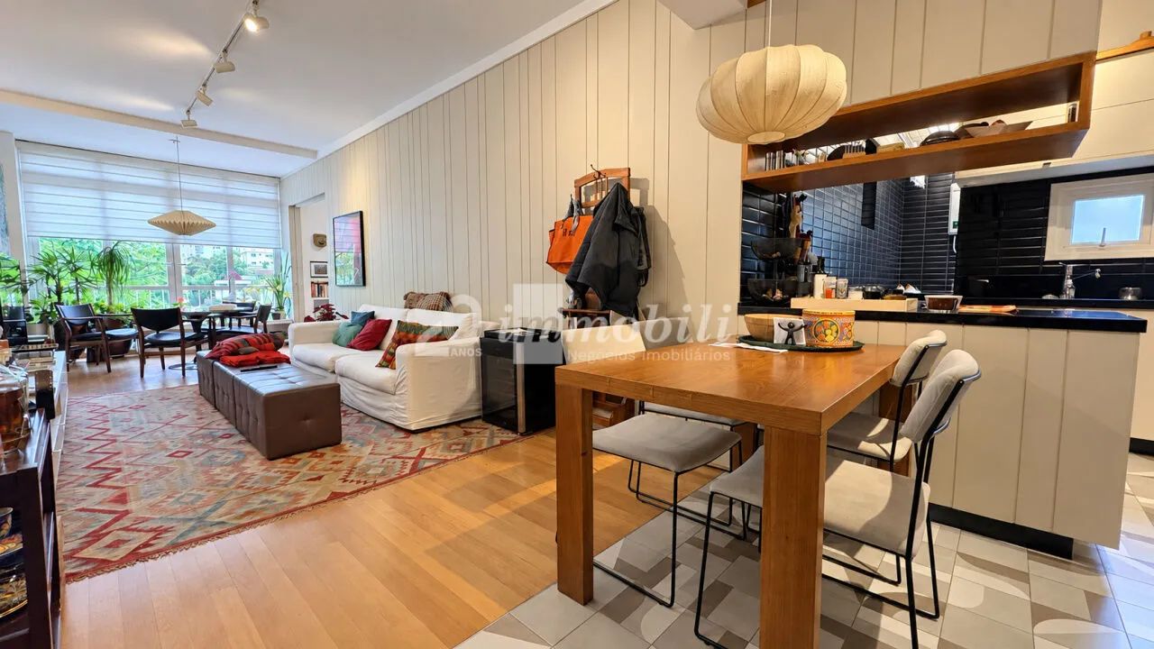 Apartamento totalmente reformado.