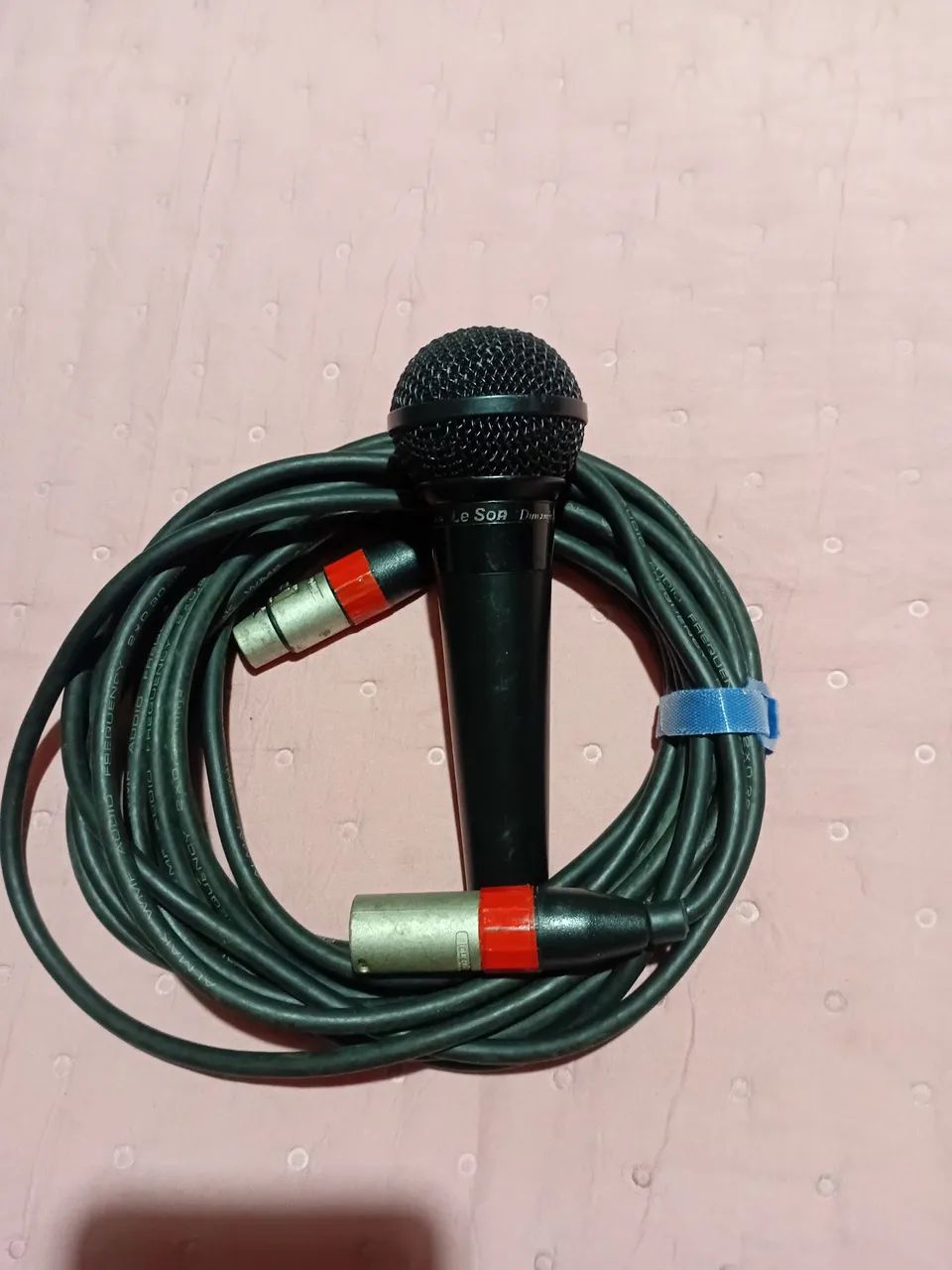 Microfone leson sm58. Acompanha cabo de 7mts