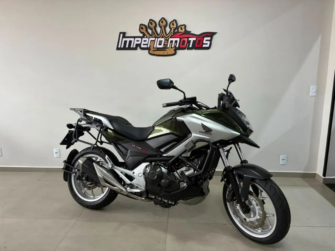 NC 750X ABS (BEM EQUIPADA)