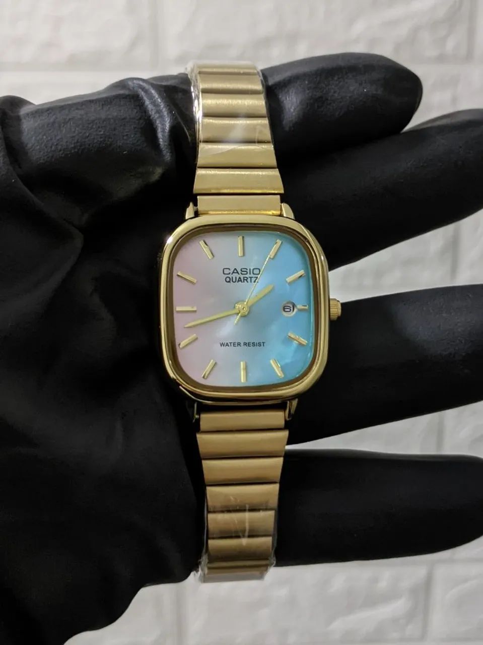 Relógio Casio Mini Resistente à Água com durabilidade na cor da pulseira 