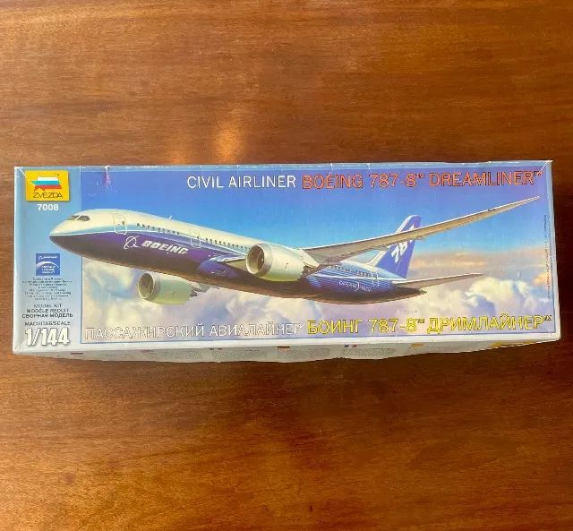 Kit Platismodelismo Boeing787-8 Dreamliner Zvezda 7008 1/144