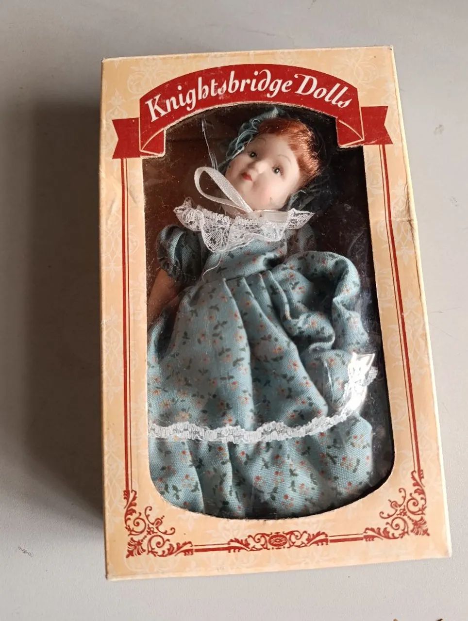 2 bonecas porcelana Colecionáveis Knightbridge 15 cm - Foto 3