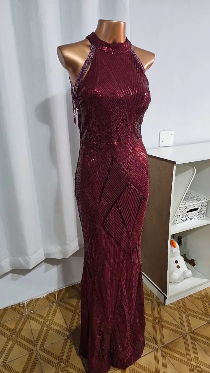 Vestido de formatura vermelho com paetês