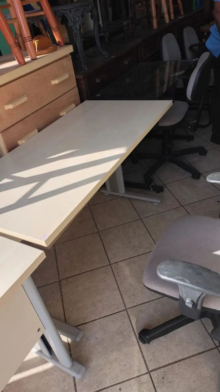 Mesas para escritório em bom estado. 