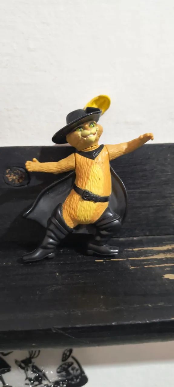 Boneco gato de botas 