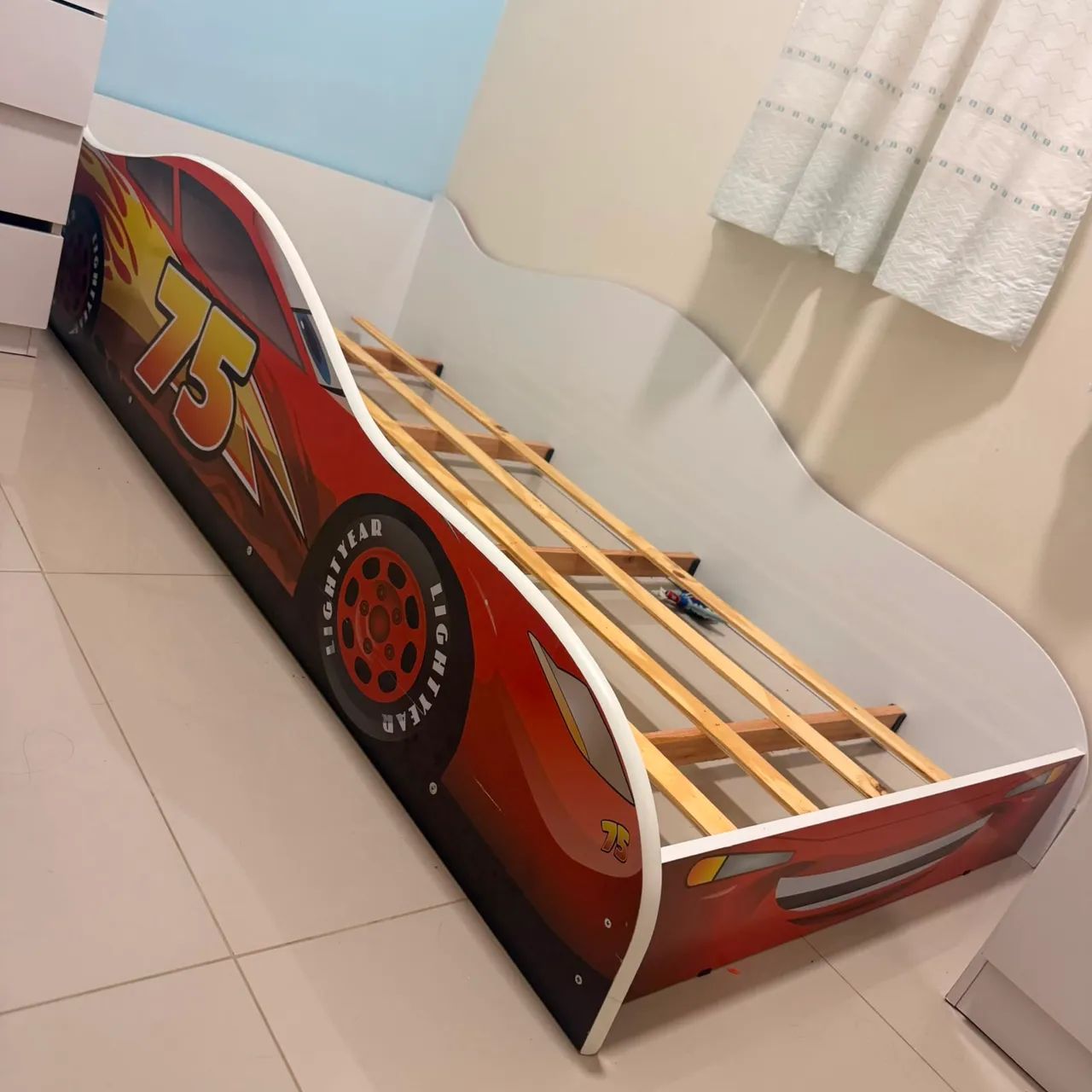 Cama infantil carro