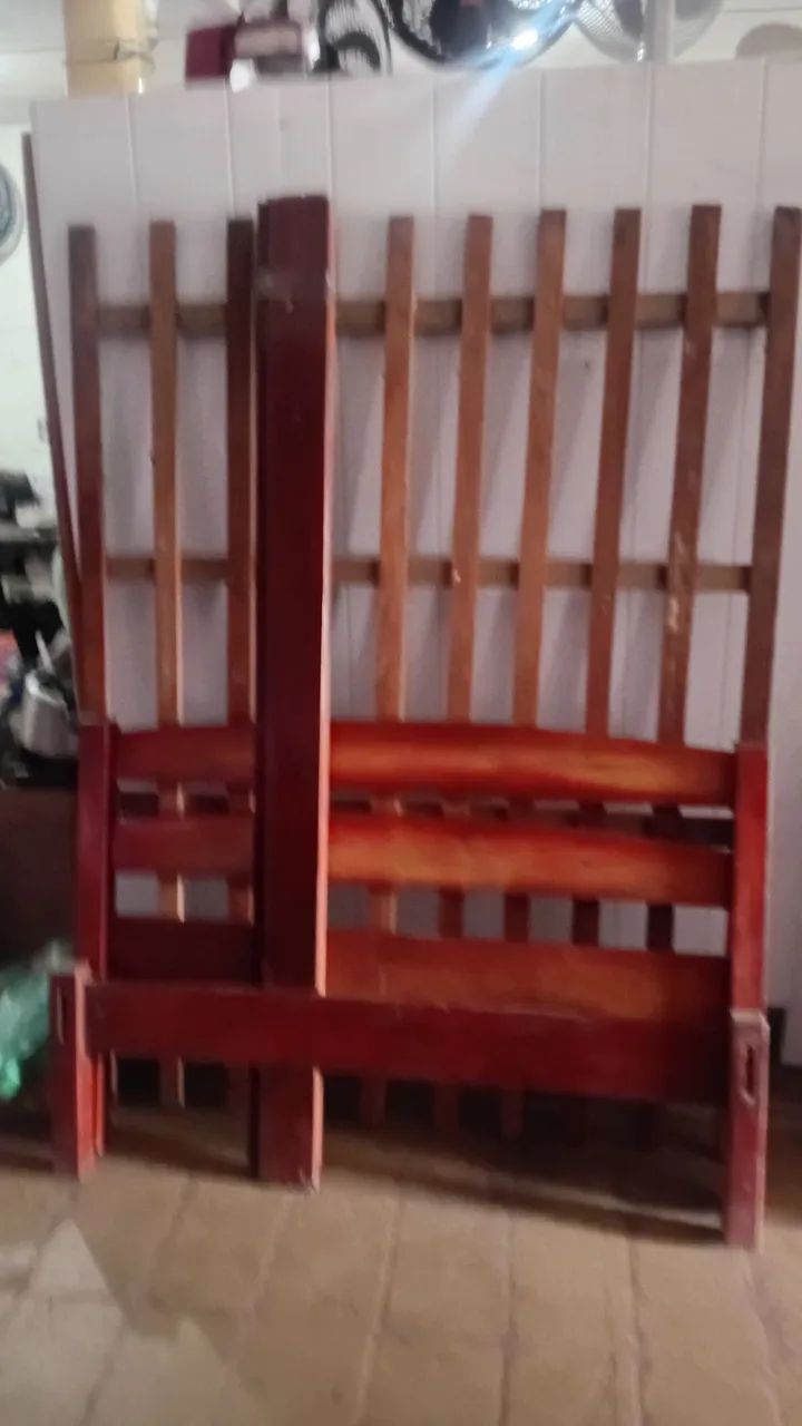 Cama de casal em madeira de lei - Foto 2