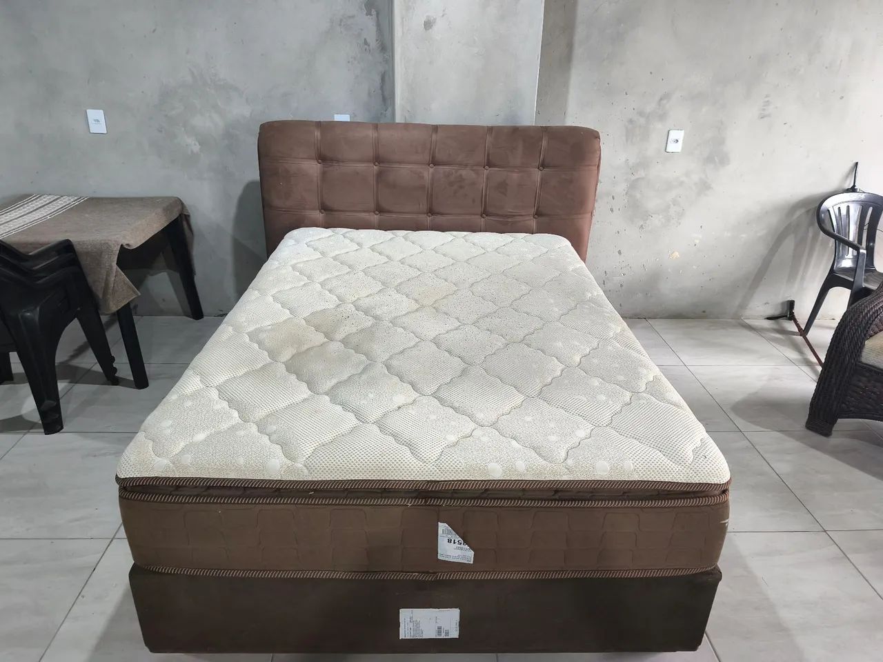 Vendo conjunto cama box casal