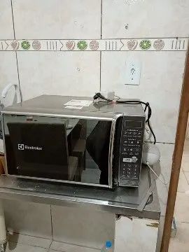Microondas Electrolux 23 l novo