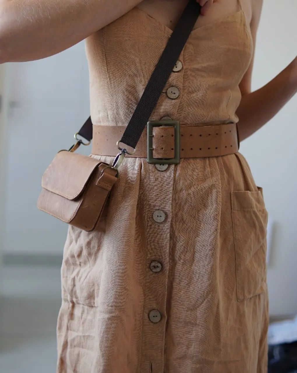 look vestido de linho + cardigã + cinto de couro - Foto 5