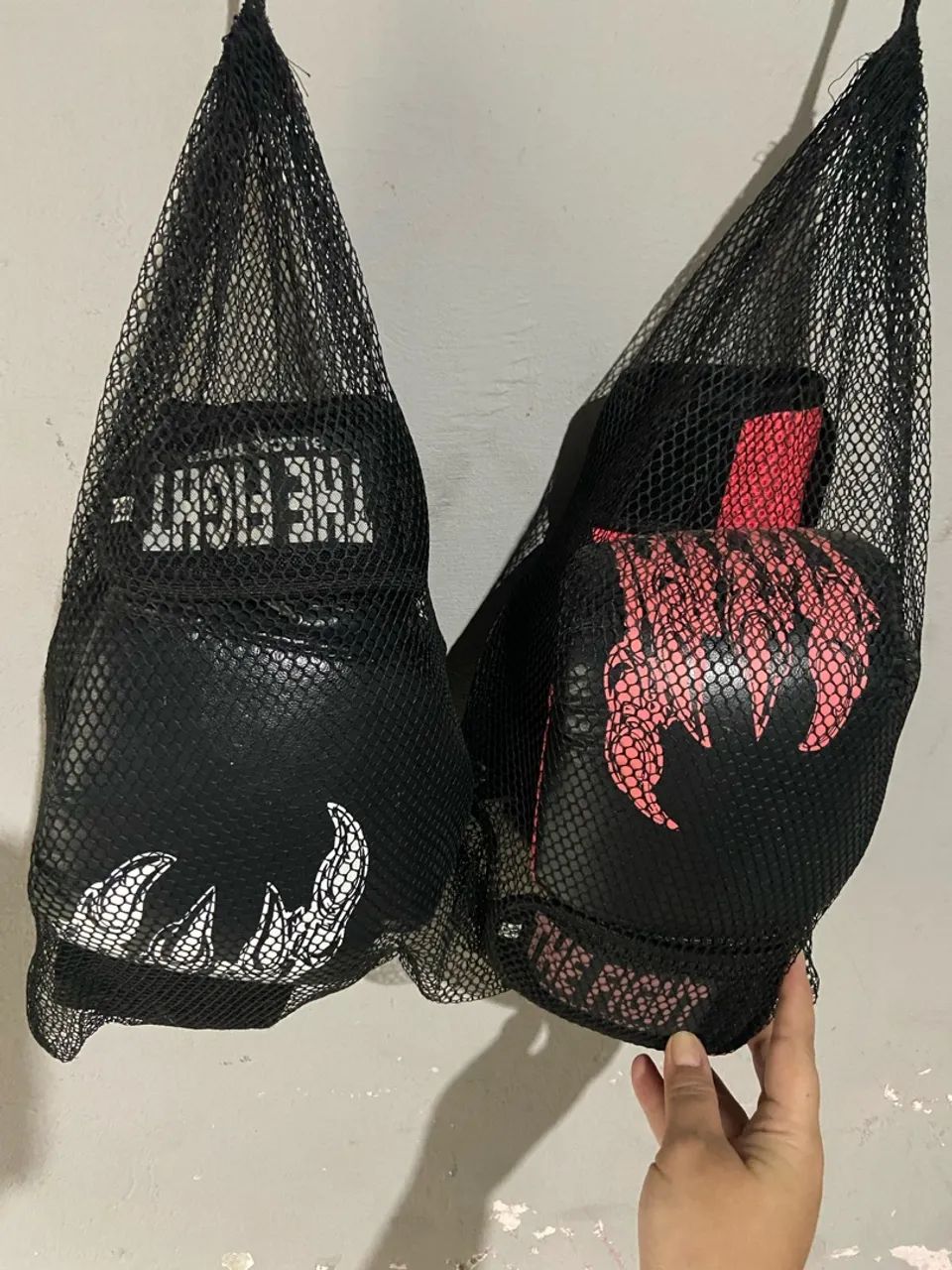Vendo saco de Box com suporte e Luvas  - Foto 5