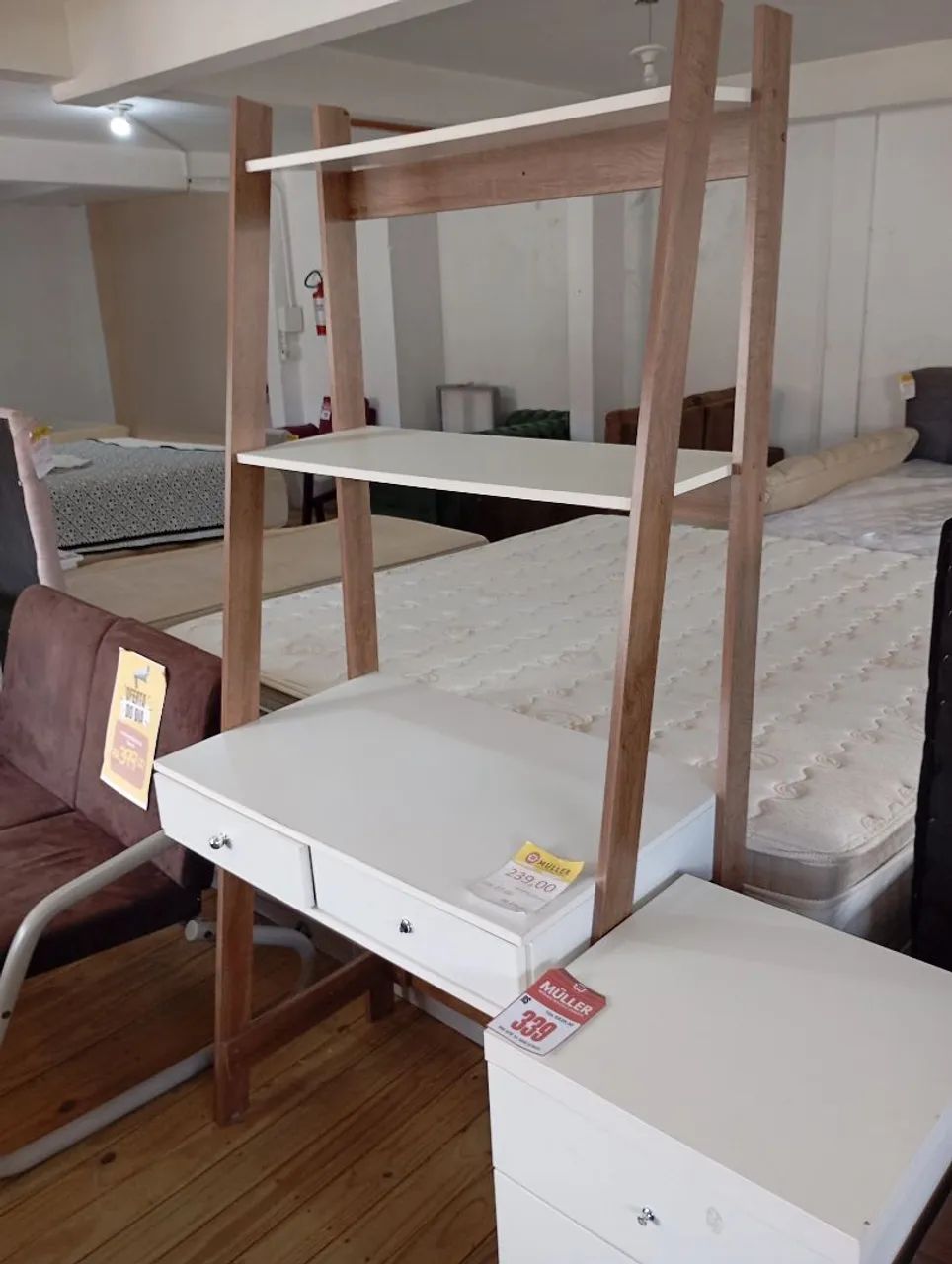 Escrivaninha com prateleiras - Foto 2