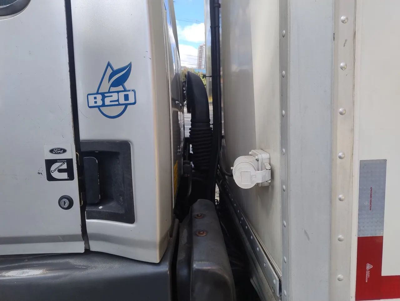 Ford Cargo 1119 Baú Refrigerado com Plataforma  - Foto 5