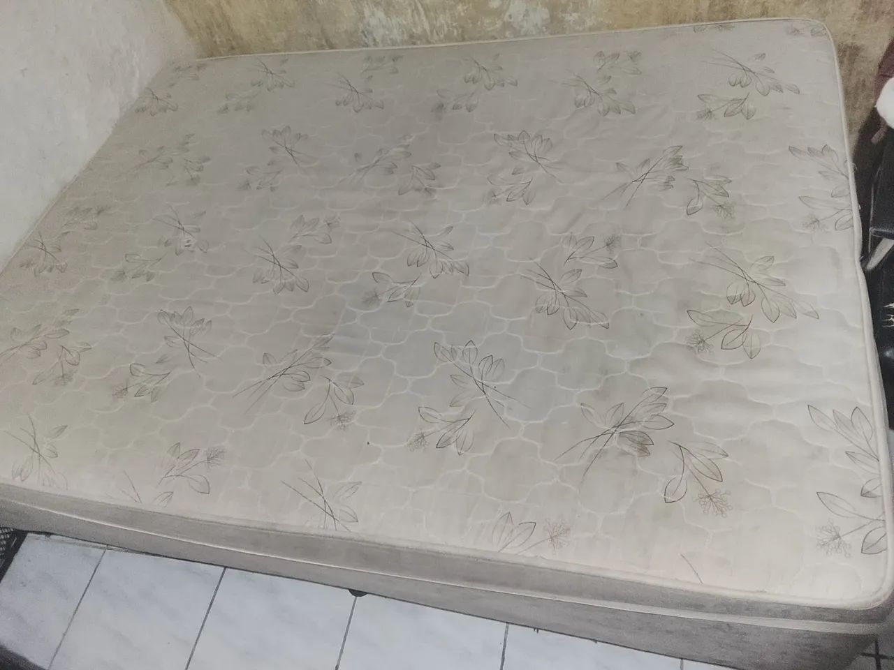 Cama Box usada em boas condições 