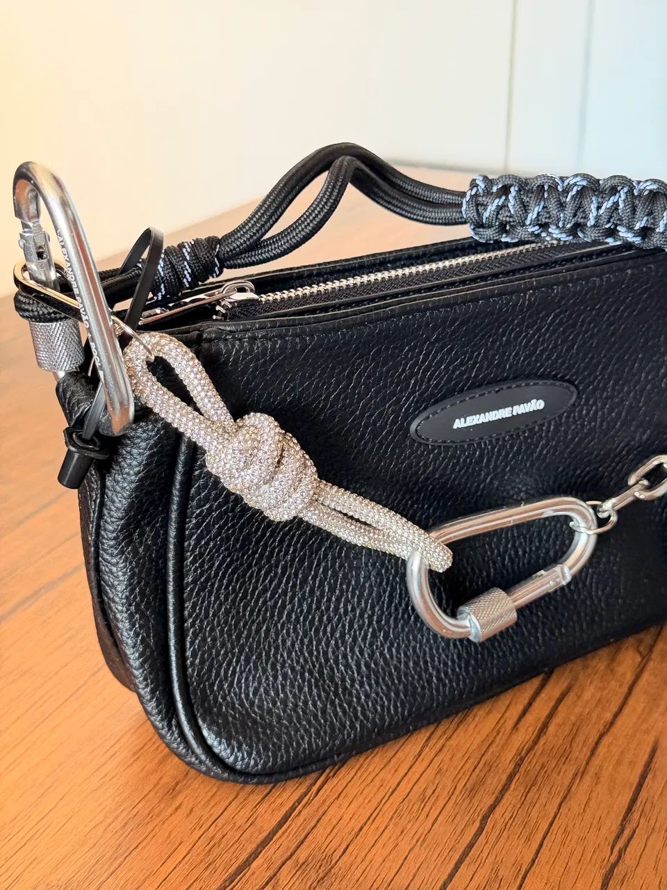 shoulder bag alexandre pavão preta - Foto 4