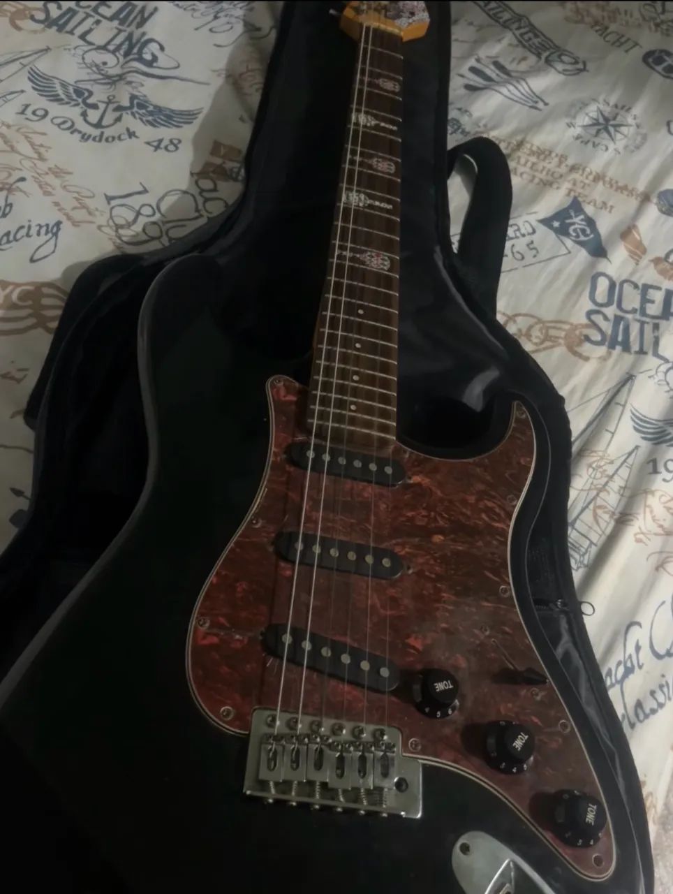 Vendo ou troco guitarra