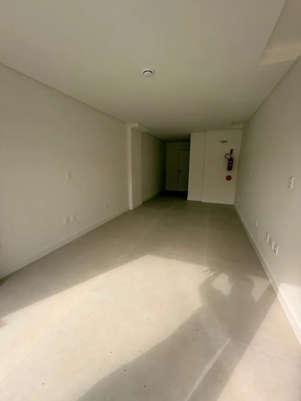 Alugo Sala Comercial Nova  -  Jurerê - Florianópolis - SC - Foto 2