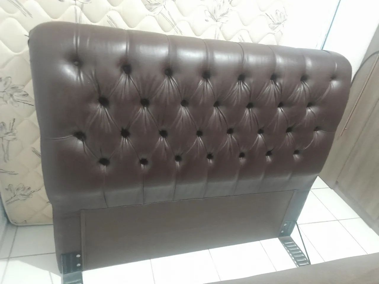 Cabeceira estofada cor marron/café  - Foto 2