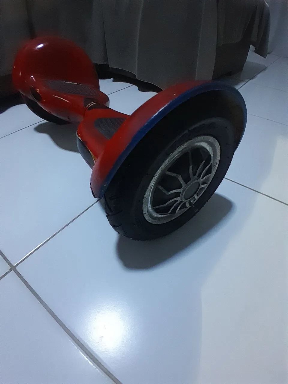 Hoverboard squete eletrico de 10 polegadas funcionando normalmente é só subir e andar. - Foto 5
