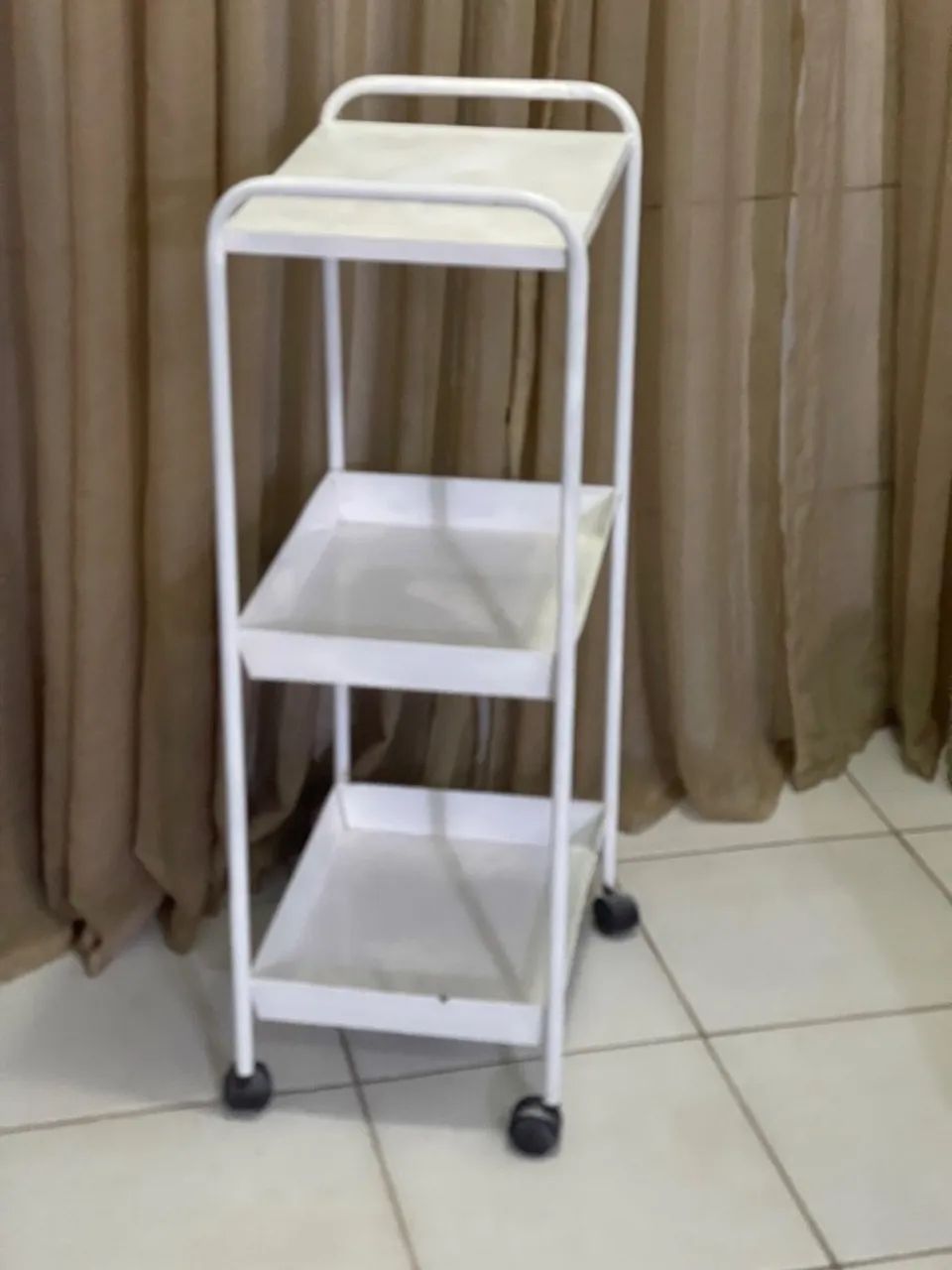 Carrinho Auxiliar Multiuso Branco com 2 Bacias e 1 Prateleira (90x40)- USADA - Foto 2