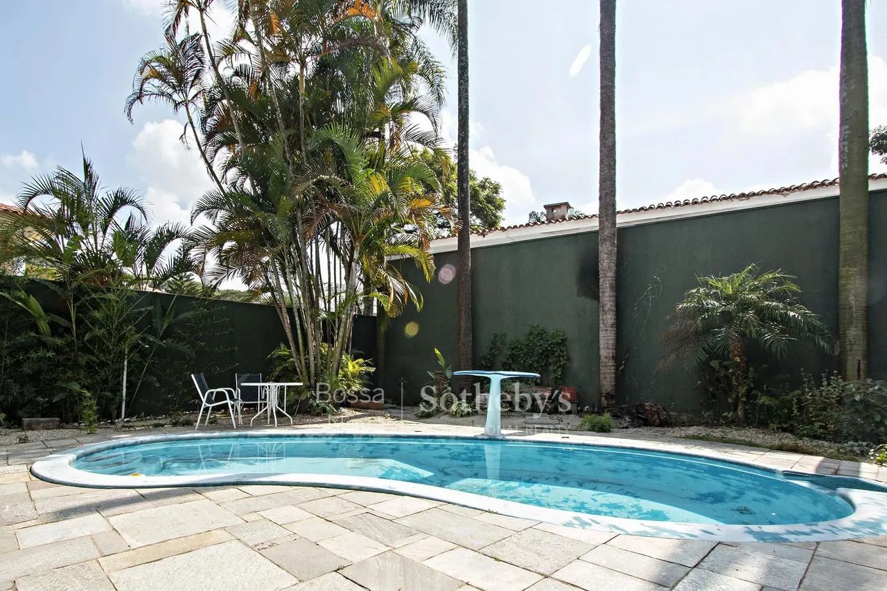 Casa com piscina e espaço gourmet em localização privilegiada - Foto 2