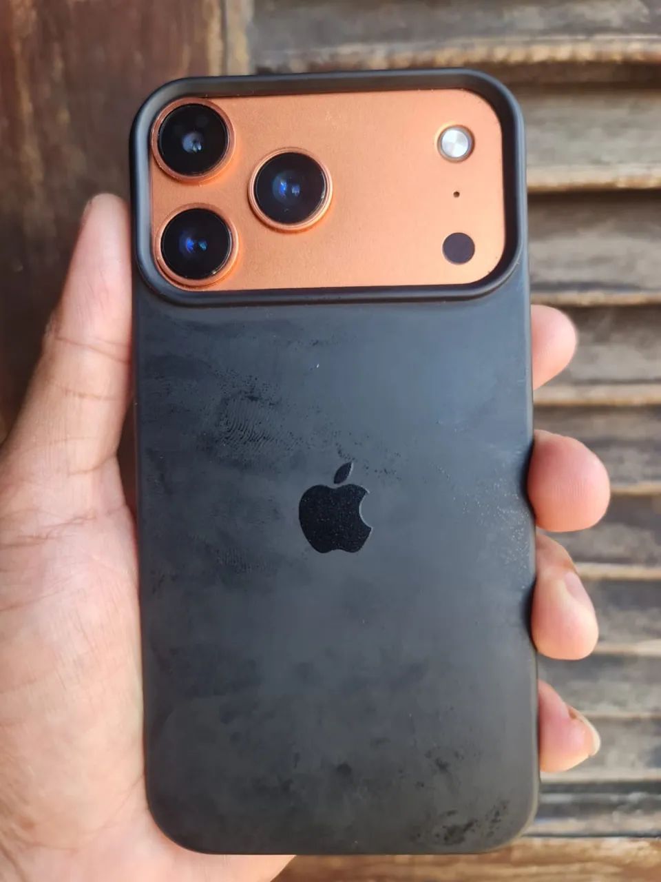 iPhone 11 64g com carcaça do 17 pro - Celulares e Smartphones