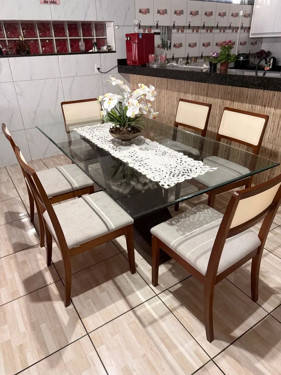Mesa de vidro com 6 cadeiras 