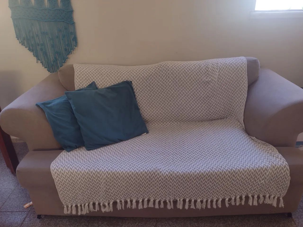 Sofá de Luxo pra vender rápido Com rodas e almofadas Soltas para melhor atender  - Foto 2