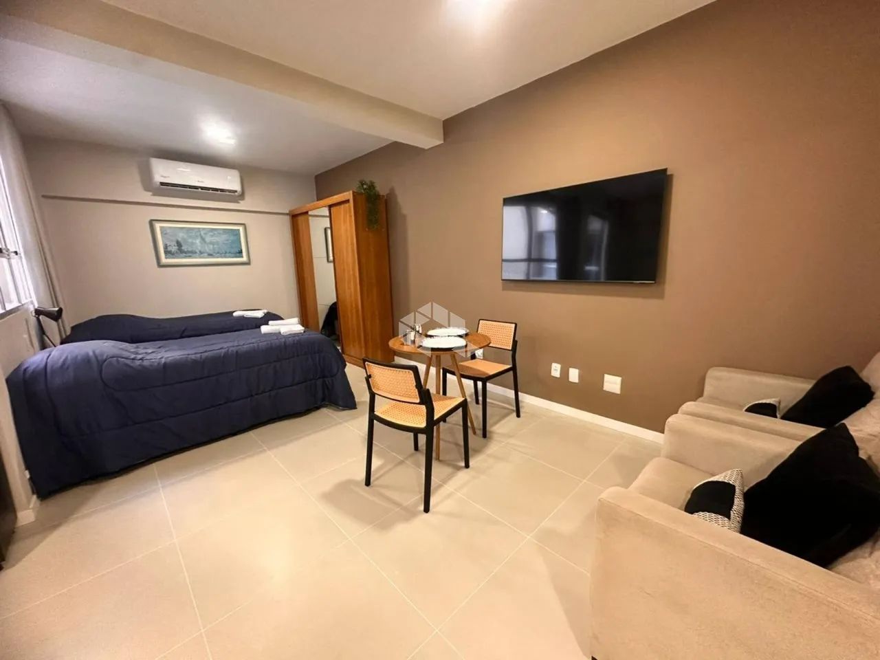 5 STUDIOS EM UM ÚNICO INVESTIMENTO NO CENTRO DE FLORIANÓPOLIS