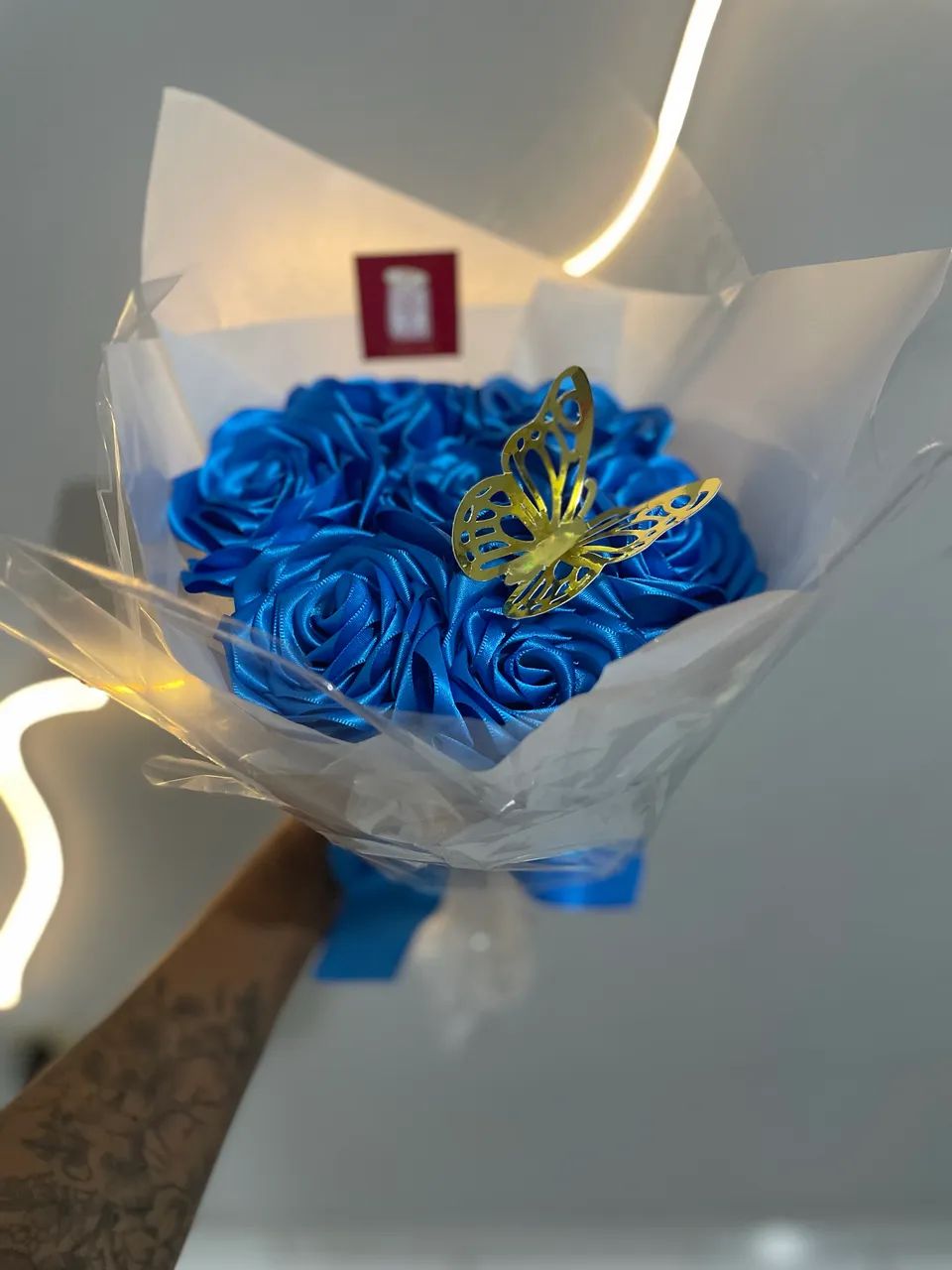 Buquê de rosas azuis de cetim ?