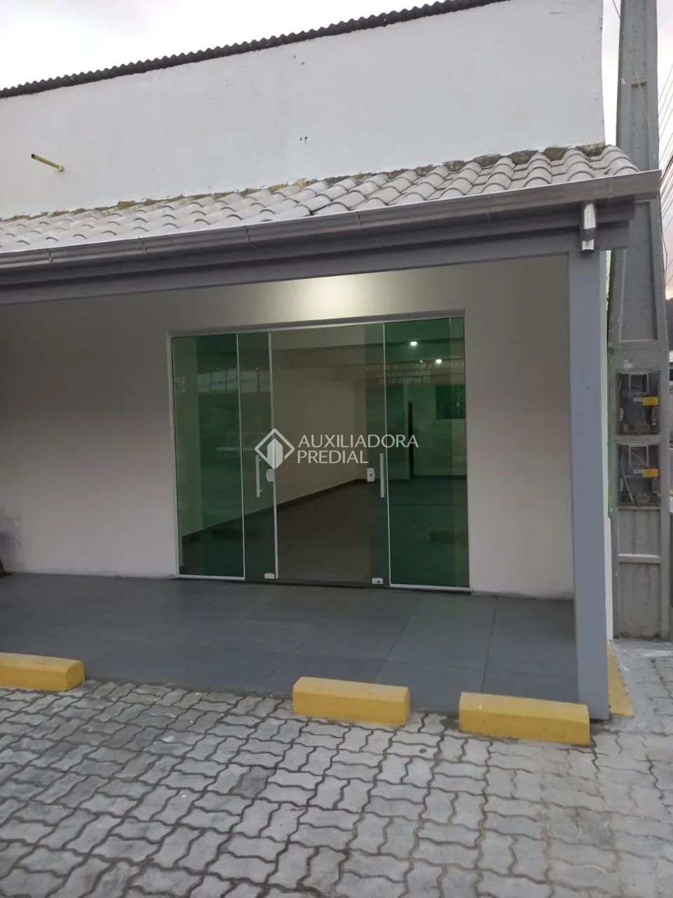 LOJA NA PRINCIPAL AVENIDA DO BAIRRO PRÓXIMO AO RED PARK