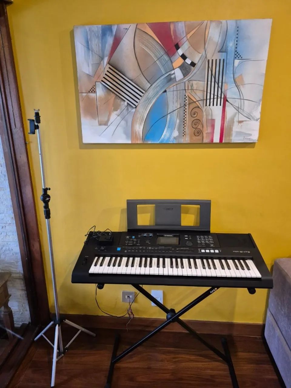 Teclado Yamaha PSR-E473 com capa, suporte e pedal - Foto 2