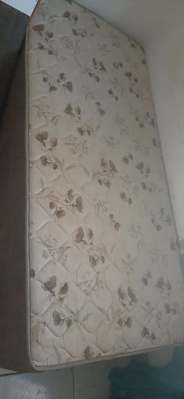 Vendo uma cama box Solteiro