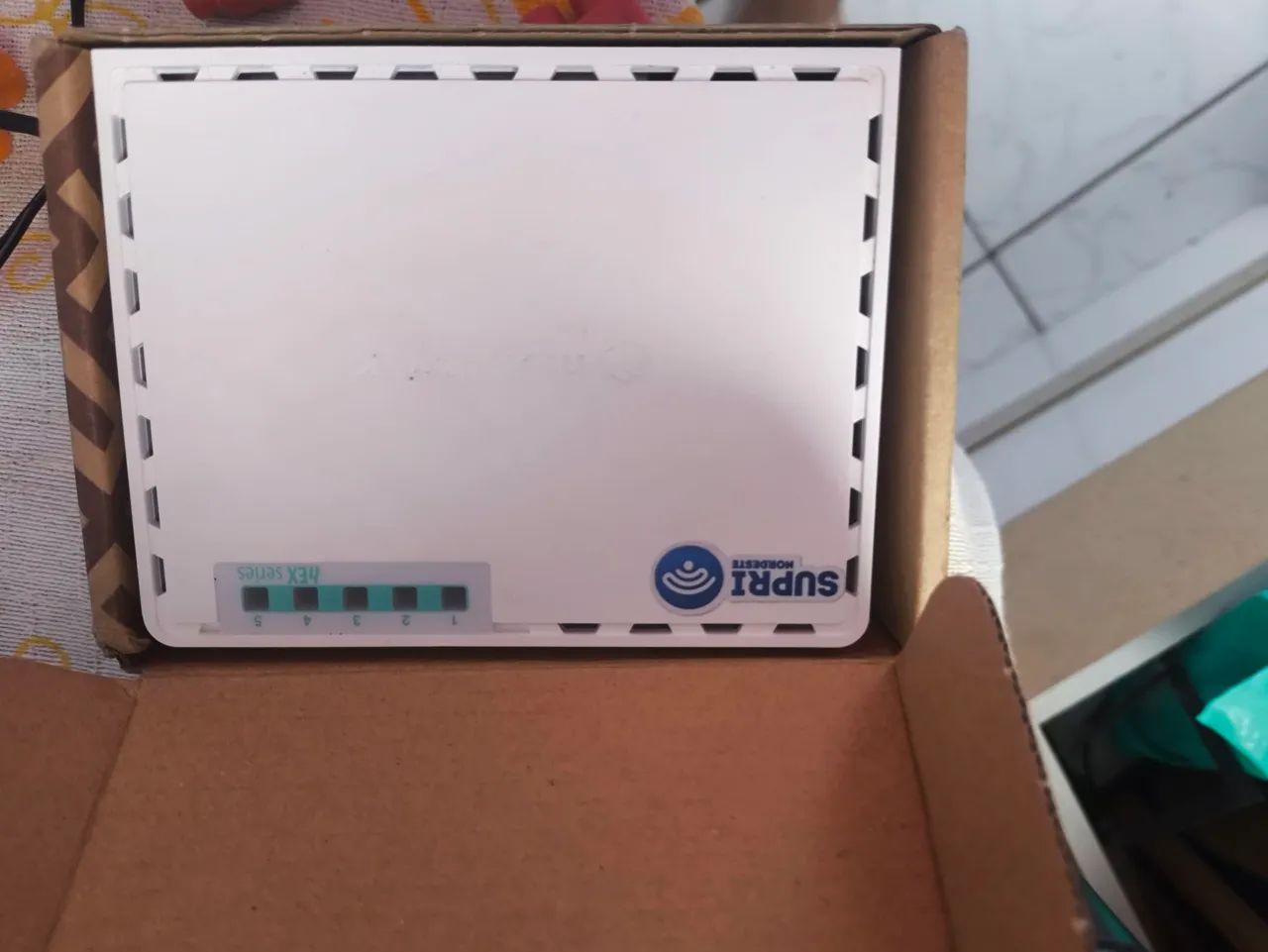 Roteador MikroTik Hex RB750Gr3 Branco - Foto 2